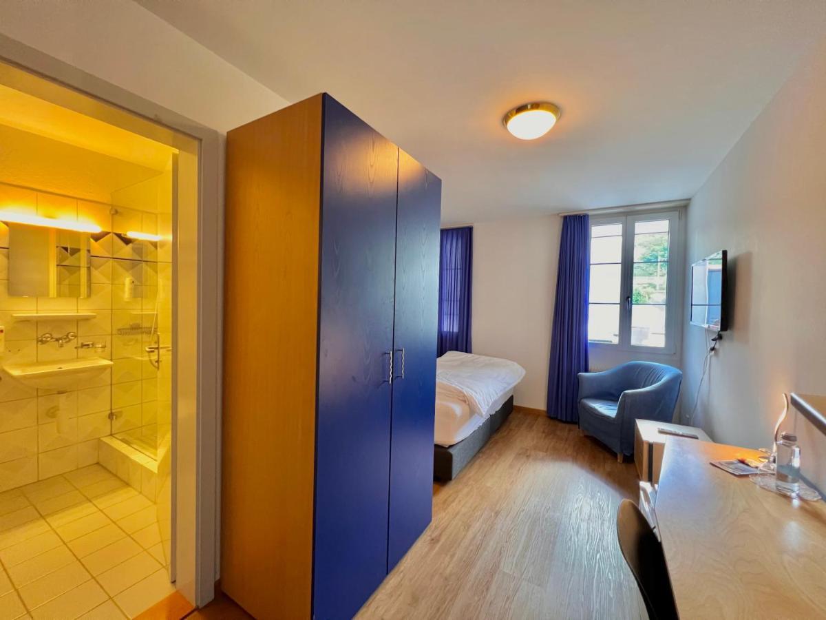 Hotel Hirschen Hinwil エクステリア 写真