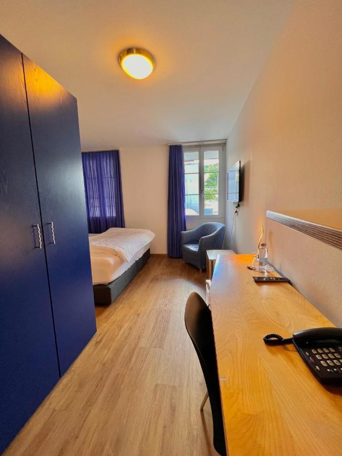 Hotel Hirschen Hinwil エクステリア 写真